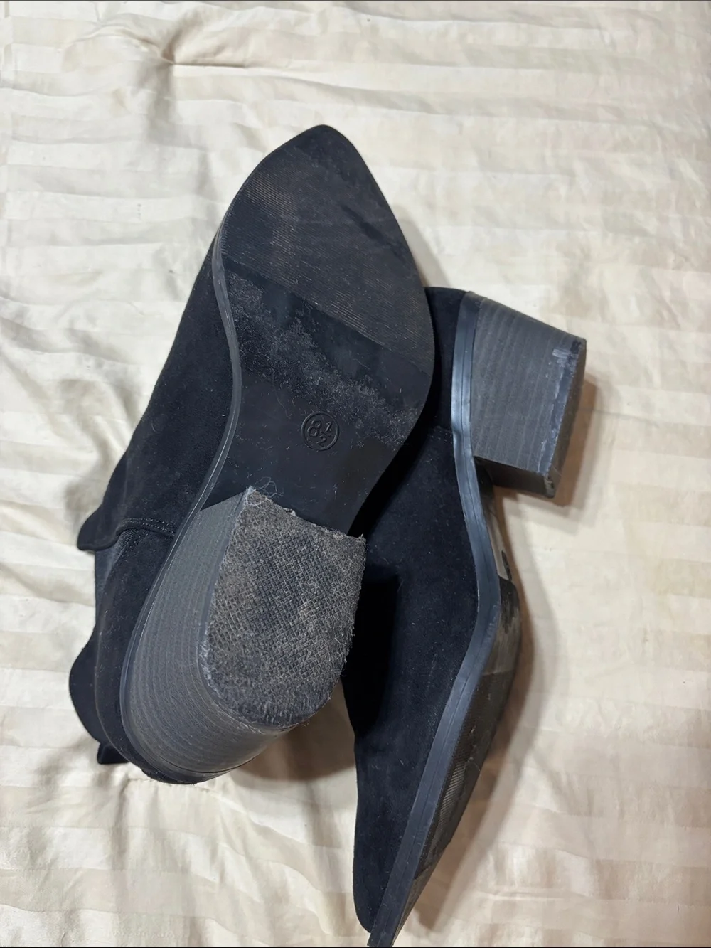 Universal Thread Black Pointed Toe Ankle Booties